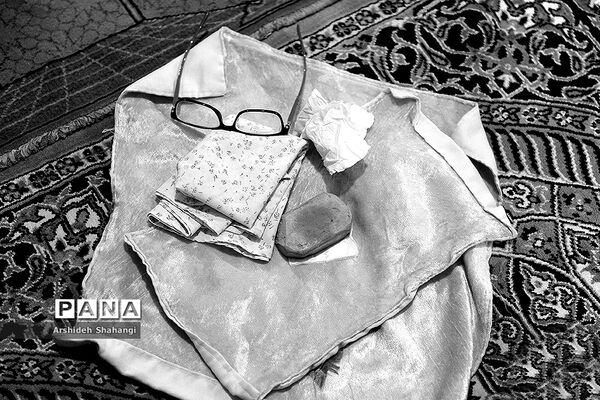 نماز ظهر عاشورا در مسجد امام اصفهان