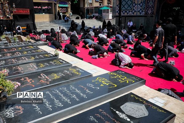 عزاداری ظهر عاشورای حسینی در امام زاده صالح (ع)