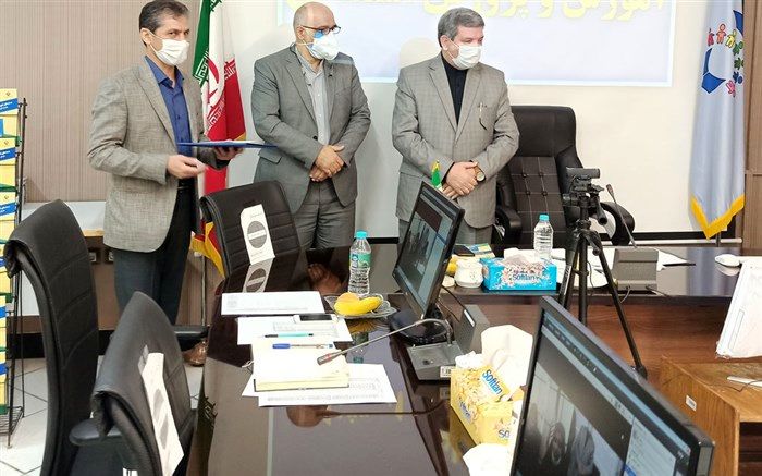 تقدیر«جواد حسینی» از 2 دانش‌آموز برتر مسابقات کشوری قرآن، عترت و نماز