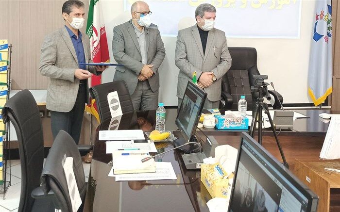 تقدیر«جواد حسینی» از 2 دانش‌آموز برتر مسابقات کشوری قرآن، عترت و نماز