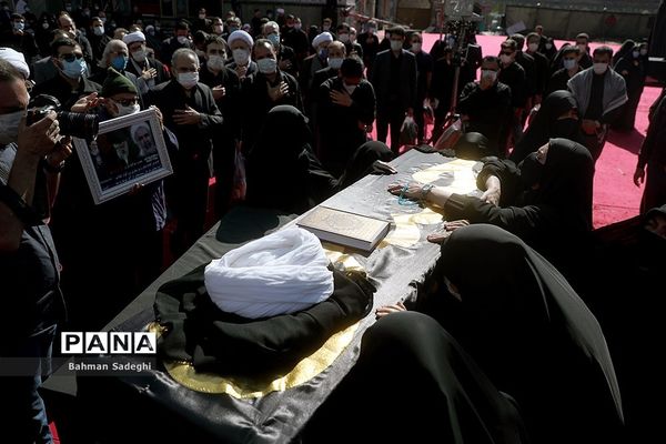 تشییع پیکر حجت الاسلام روح الله حسینیان