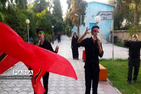 اجرای  مراسم احلی من العسل توسط دانش‌آموزان  به صورت خیابانی در شهرستان کازرون