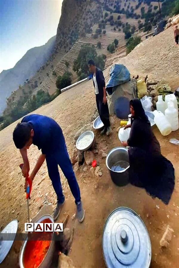 مراسم  ایام محرم در بین عشایر بختیاری توسط گروه جهادگران شهرستان امیدیه