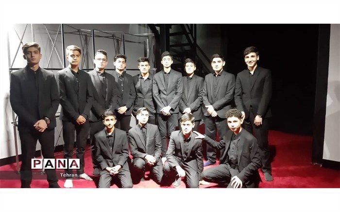 اجرای گروه سرود شهید فرجی منطقه ۱۷ درسوگواری امیدی ها در حسینیه «مثل قاسم»