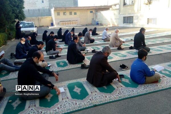 مراسم قرائت زیارت عاشورا در اداره آموزش و پرورش اسلامشهر