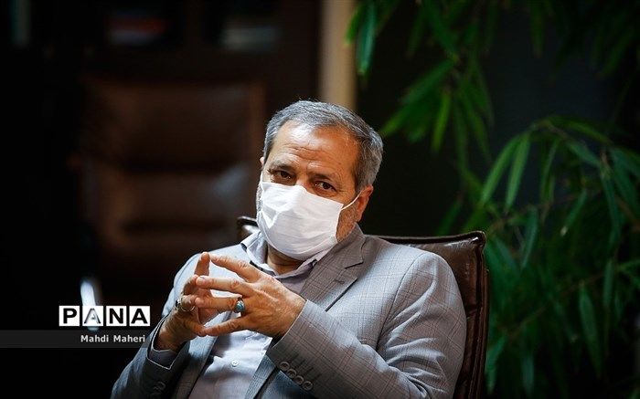 کاظمی: استمرار فعالیت‌ها در فضای ترکیبی در زمان حضور و عدم حضور دانش‌آموزان از سیاست‌های حوزه پرورشی و فرهنگی است