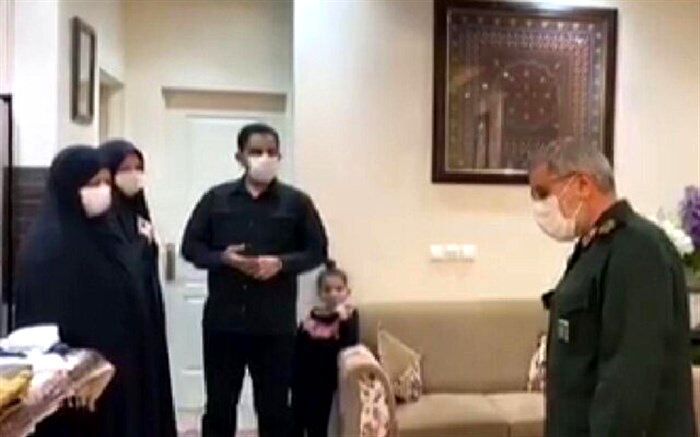 سردار قاآنی با خانواده شهید پورجعفری دیدار کرد