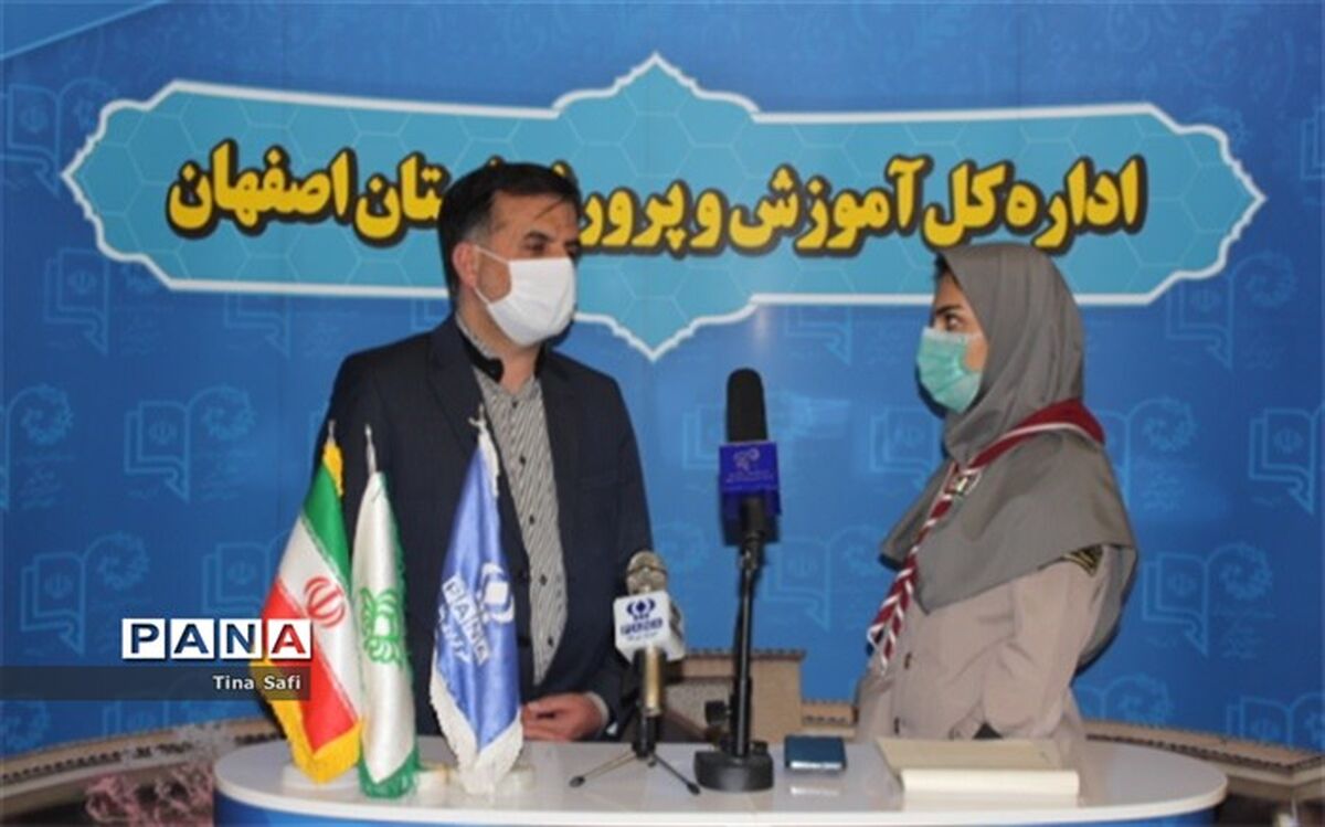اهدای سیم کارت اختصاصی به دانش آموزان  برای استفاده از شبکه شاد