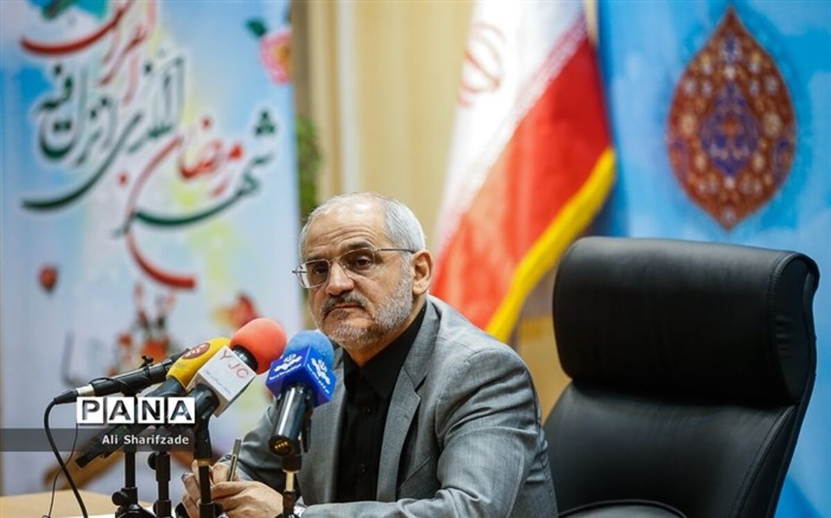 حاجی میرزایی: در مناطق قرمز، زرد و سفید همه دانش‌آموزان باید به مدرسه بروند 