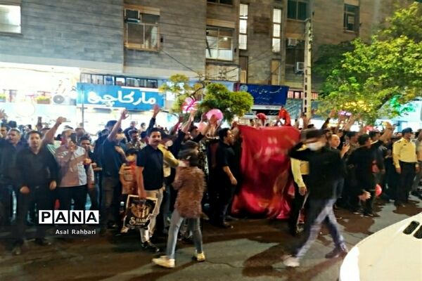 شادى  مردم در خیابان هاى تبریز بعد از قهرمانى تراکتور