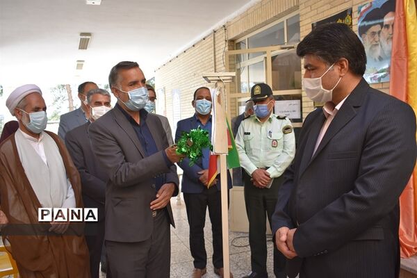 نواختن زنگ آغاز سال تحصیلی جدید درمدارس بهاباد