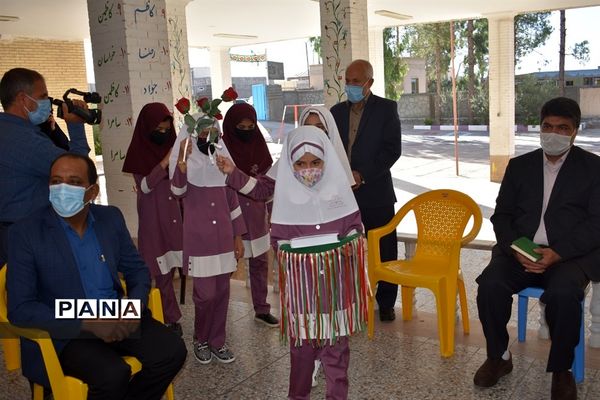 نواختن زنگ آغاز سال تحصیلی جدید درمدارس بهاباد