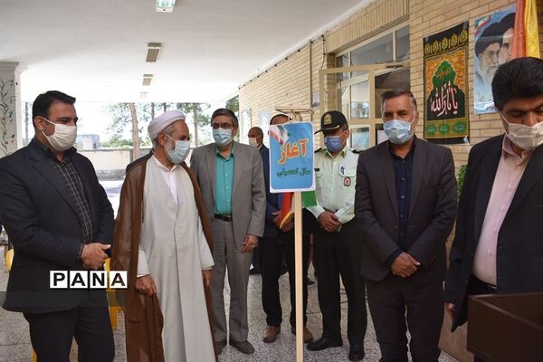 نواختن زنگ آغاز سال تحصیلی جدید درمدارس بهاباد