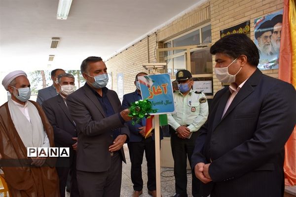 نواختن زنگ آغاز سال تحصیلی جدید درمدارس بهاباد