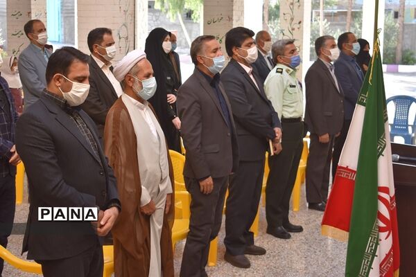 نواختن زنگ آغاز سال تحصیلی جدید درمدارس بهاباد