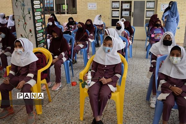 نواختن زنگ آغاز سال تحصیلی جدید درمدارس بهاباد