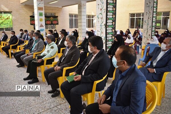 نواختن زنگ آغاز سال تحصیلی جدید درمدارس بهاباد