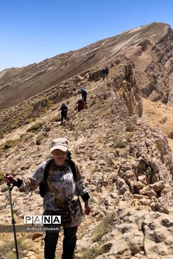 صعود به قله رُنج توسط فرهنگیان فارس