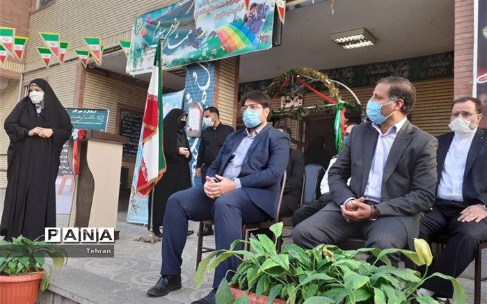 زنگ آغاز سال تحصیلی  در دبیرستان شایسته منطقه ۱۱