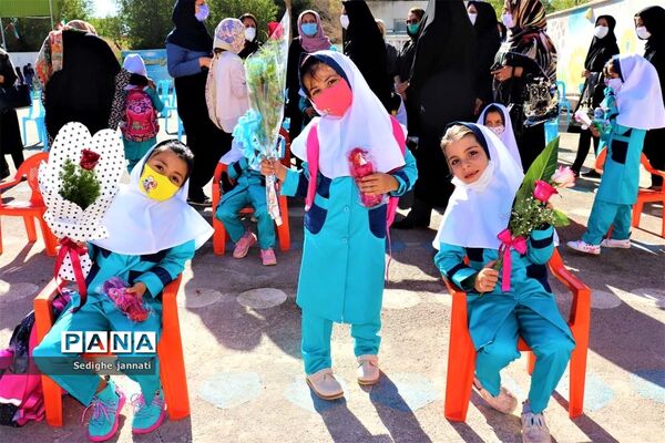 زنگ شکوفه ها در مدارس آباده