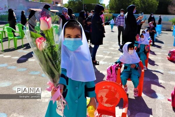 زنگ شکوفه ها در مدارس آباده