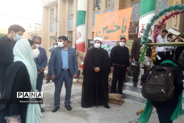 نواختن زنگ آغازسال تحصیلی ۱۴۰۰_۹۹درمدارس شهرستان حمیدیه