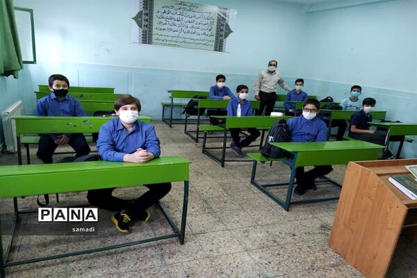 اولین دیدار معلم و دانش آموز در شرایط کرونایی