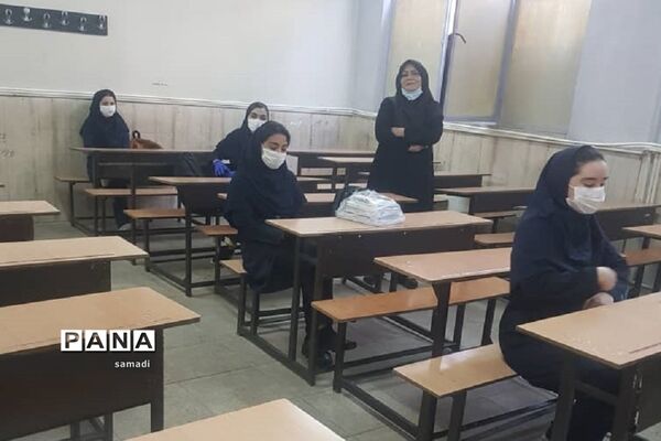 اولین دیدار معلم و دانش آموز در شرایط کرونایی
