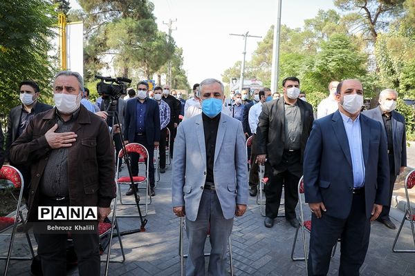 مراسم گلباران مزار شهدای هفدهم شهریور