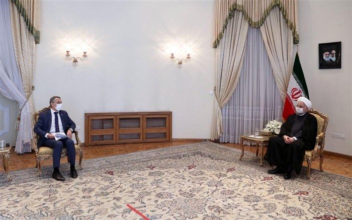 روحانی: مردم ایران در برابر گردن‌کشی و قلدری تسلیم نخواهد شد