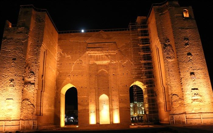 درخشش دو گوهر گران‌بهای تبریز با نورپردازی متناسب با هویت و معماری اصیل ایرانی