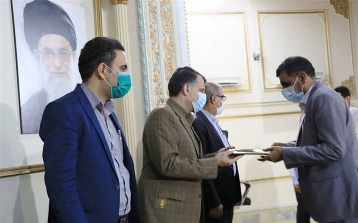 مدیر آموزش و پرورش ناحیه یک بندرعباس بعنوان مدیر برتر شهرستان تقدیر شد
