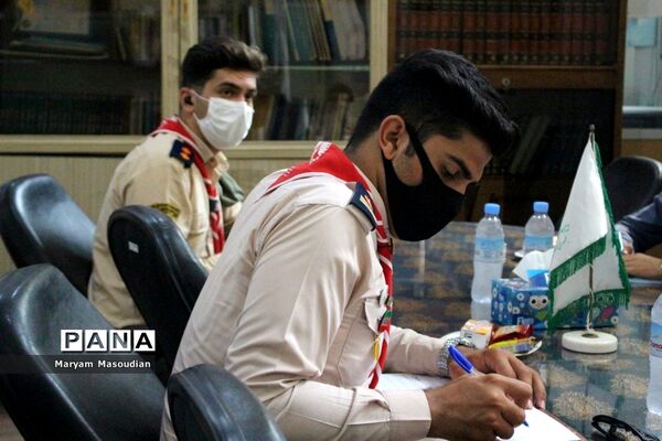 نشست صمیمانه مدیر سازمان دانش آموزی استان بوشهر با دانش آموزان منتخب استان فارس