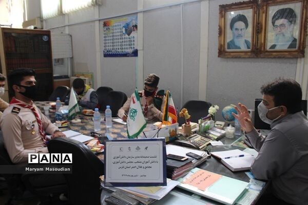 نشست صمیمانه مدیر سازمان دانش آموزی استان بوشهر با دانش آموزان منتخب استان فارس
