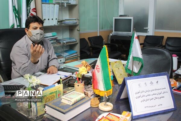 نشست صمیمانه مدیر سازمان دانش آموزی استان بوشهر با دانش آموزان منتخب استان فارس