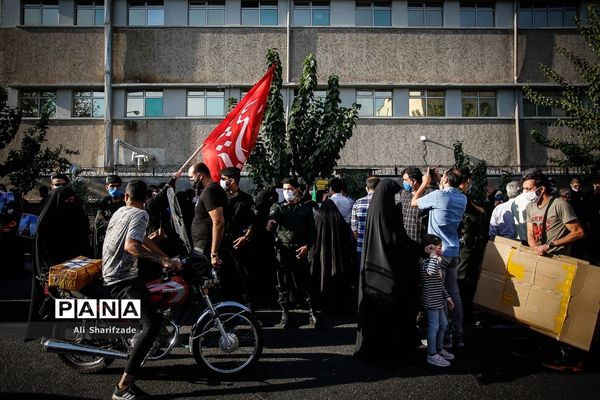 تجمع اعتراضی شهروندان تهرانی مقابل سفارت فرانسه