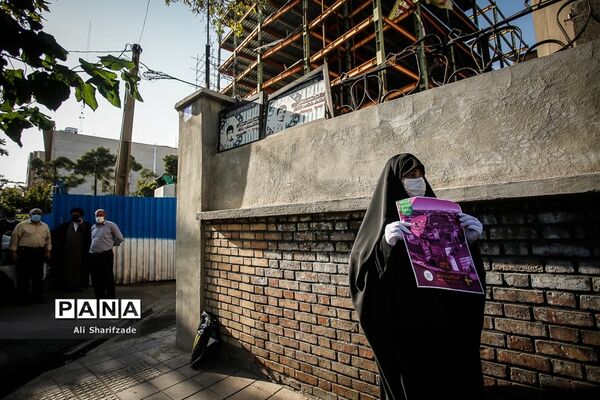 تجمع اعتراضی شهروندان تهرانی مقابل سفارت فرانسه