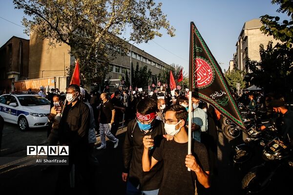 تجمع اعتراضی شهروندان تهرانی مقابل سفارت فرانسه