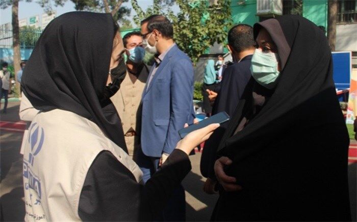 لزوم توجه به رعایت فاصله فیزیکی،زدن ماسک و شست و شوی صحیح دست‌ها در مدارس