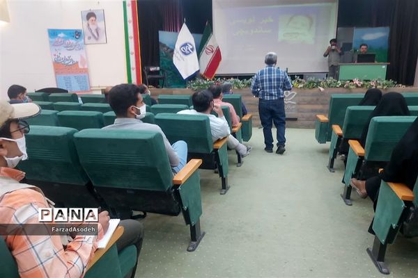 نخستین دوره آموزش مقدماتی خبرنگاری به همت بسیج رسانه در سالن شهید شهابیان کاشمر