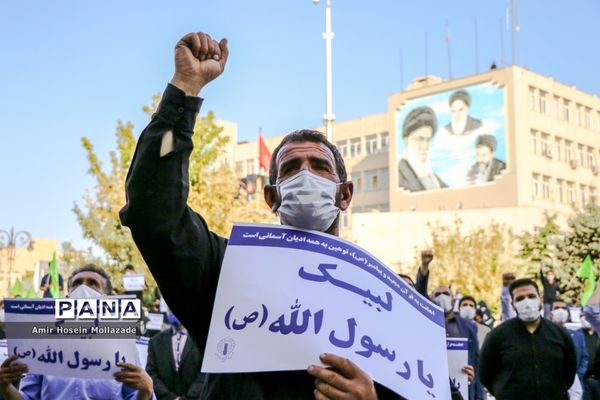 تجمع مردم ارومیه در اعتراض به هتک حرمت پیامبر