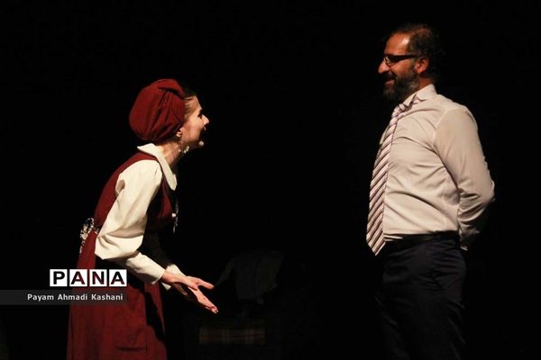 اجرای تئاتر «دوستان»