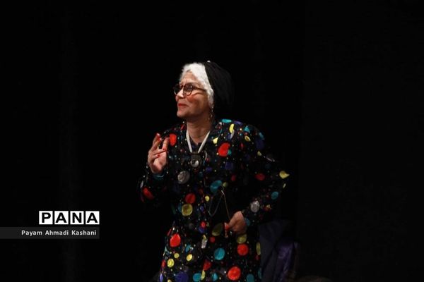 اجرای تئاتر «دوستان»