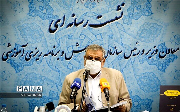 ملکی: حذف تصویر دختران از جلد کتاب درسی را تایید نمی‌کنم