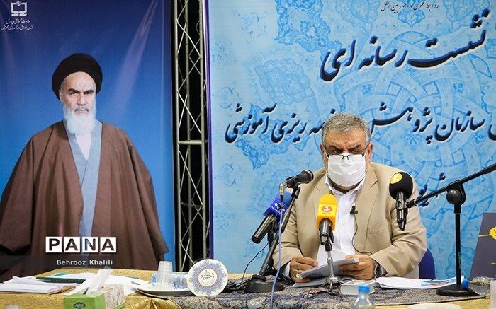 ملکی: کتاب درسی امر حاکمیتی است و نمی‌توان به تناسب ذائقه این و آن، تغییرش داد