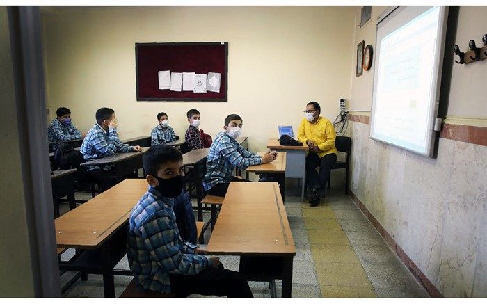 معلمان تمام وقت 17،5 درصد فوق‌العاده ویژه جدا از طرح رتبه‌بندی دریافت می‌کنند