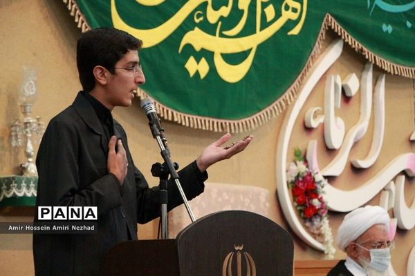 تجلیل از برگزیدگان کشوری و نخبگان قرآنی یزد