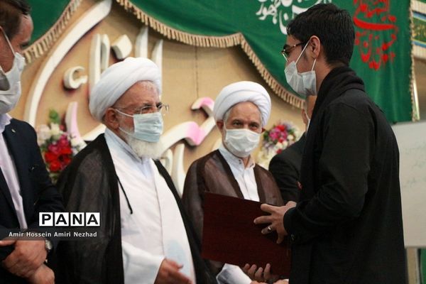 تجلیل از برگزیدگان کشوری و نخبگان قرآنی یزد