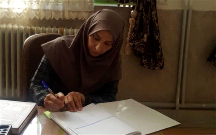 رجبی: خانواده‌ها ریسک ابتلا به کرونا را به جان خریدند چون توان خرید گوشی هوشمند  را ندارند