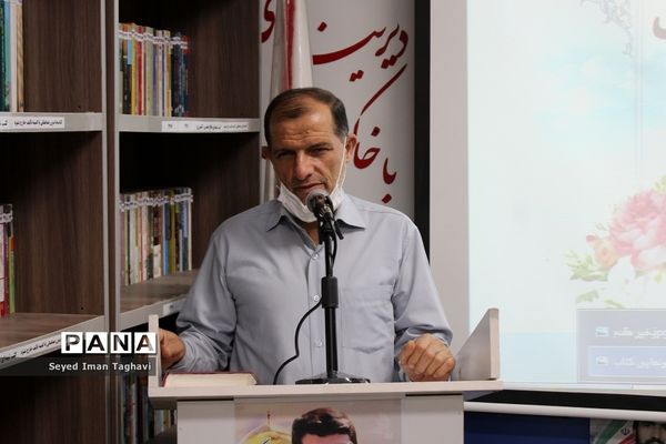 مراسم رونمایی از دو کتاب شهدای مدافع حرم (شهید سلیمانی و شهید دانشگر)